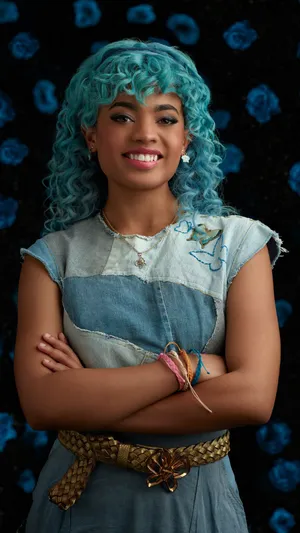 Evie Style And Confidence Wallpaper