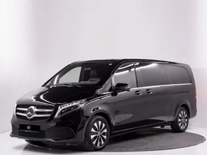 Experience Luxury In Motion - Mercedes Benz V-class Wallpaper