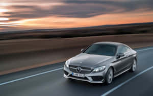 Experience Luxury With The Mercedes Benz Clase E Wallpaper