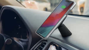 Experience The Convenience Of Hassle-free Wireless Charging. Wallpaper