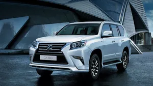 Experience The Height Of Luxury With The Lexus Gx 460 Wallpaper