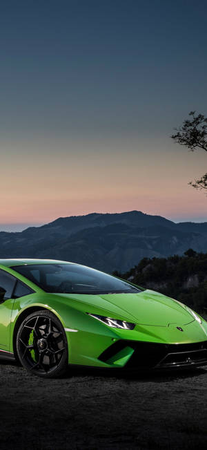 Experience The Luxury Of A Lamborghini With The Power Of An Iphone! Wallpaper