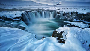 Explore The Beauty Of The Untouched Icelandic Landscape Wallpaper