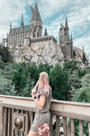 Explore The Magic Of Wizarding World Wallpaper