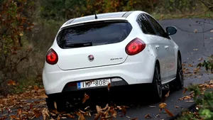 Exquisite Fiat Bravo In Twilight Wallpaper