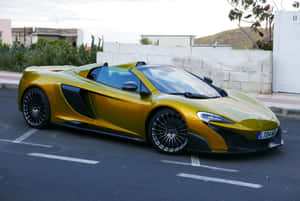 Exquisite Mclaren 675lt Spider Standing Out In A Daylight Setting Wallpaper