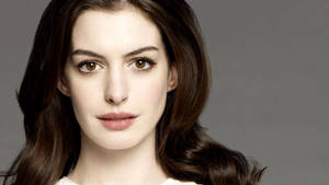 Exquisite Portrait Of Actress Anne Hathaway Wallpaper