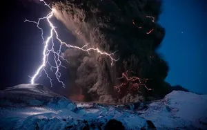 Extreme Lightning Strike Wallpaper