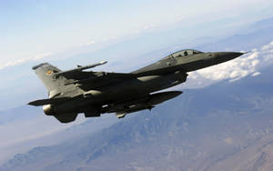 F-16 Fighting Falcon Soaring High Wallpaper