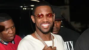 Fabolous Smiling With Sunglasses Wallpaper