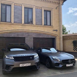 Family On A Road Trip With Their Suv Wallpaper