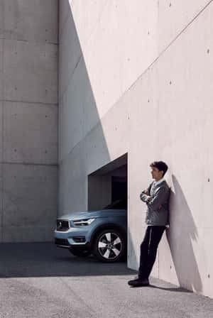 Family Road Trip With A Stylish Car Wallpaper