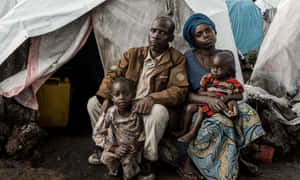 Familyin D R Congo Displacement Camp Wallpaper