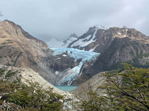 Fantastic Mountain View Of The El Chalten Wallpaper