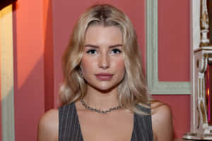 Fashion Icon Lottie Moss In Elegance Wallpaper