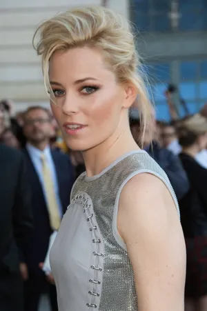 Fashion Model Elizabeth Banks Wallpaper