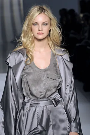 Fashion Runway Model Silver Outfit Wallpaper