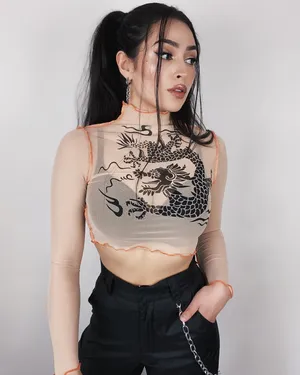 Fashionable Dragon Print Top Wallpaper