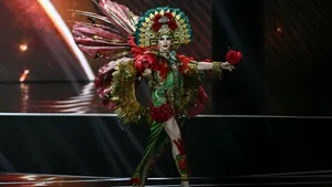 Fatima Bosch Cultural Performance Wallpaper