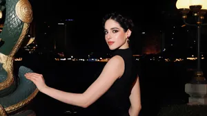 Fatima Bosch Profile Night Wallpaper