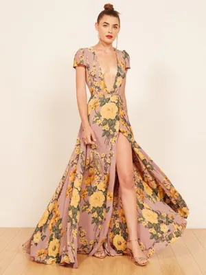 Feel Gorgeous And Classy In A Luxurious Black Tie Dress! Wallpaper