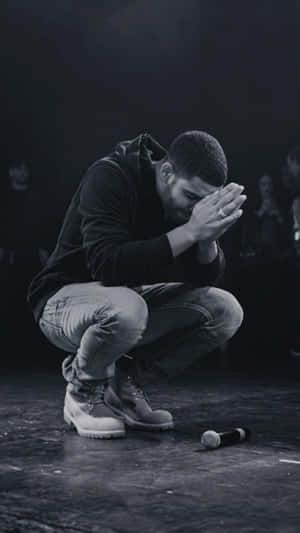 Feel The Passion In The Lyrics Of Canadian Rapper Drake Wallpaper