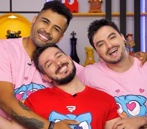 Felipe Neto With Friends Wallpaper