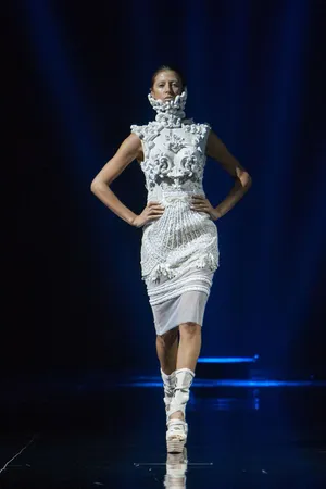 Female Catwalk Fashion Model Wallpaper