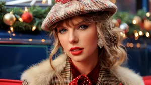 Festive Winter Fashion Taylor Swift Wallpaper