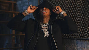 Fierce Rapper Moneybagg Yo Wallpaper