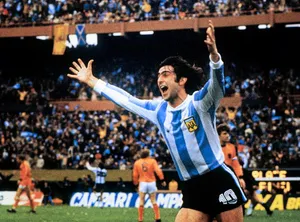 Fifa World Cup Star Mario Kempes Wallpaper