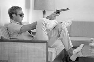 Fine American Actor Steve Mcqueen 1963 Portrait Wallpaper