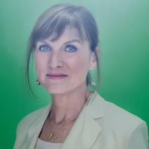 Fiona Bruce Elegantly Posing For A Photoshoot Wallpaper