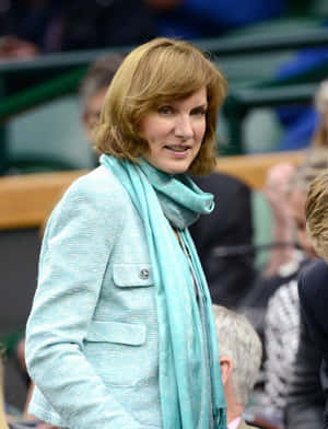 Fiona Bruce In A Professional Photoshoot. Wallpaper