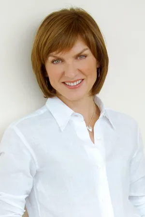 Fiona Bruce In A Sophisticated Pose. Wallpaper
