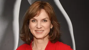 Fiona Bruce Posing For A Photo Wallpaper