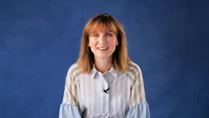 Fiona Bruce Posing For A Professional Portrait Wallpaper