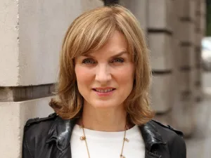 Fiona Bruce Striking A Pose Wallpaper