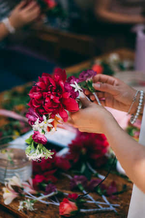 Floral Wreath Creation Process Wallpaper
