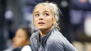 Focused Athlete Glance Wallpaper