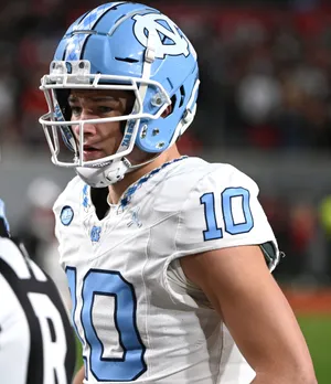 Focused Football Player Number10 Wallpaper