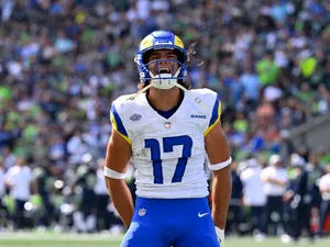 Focused Football Player Number17 Wallpaper