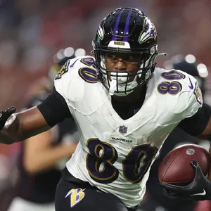 Focused Football Player Number80 Wallpaper