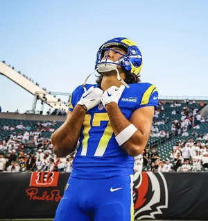 Focused Football Player Preparation Wallpaper