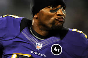 Focused Football Player Ray Lewis Wallpaper