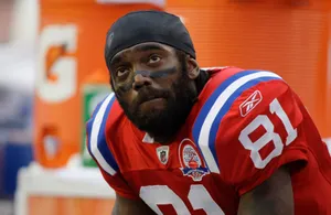 Focused Football Player Wearing81 Jersey Wallpaper