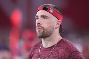 Focused Football Player Zach Ertz Wallpaper