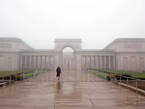 Foggy_ Legion_of_ Honor_ Courtyard Wallpaper