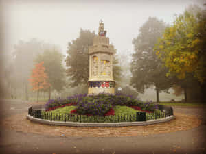 Foggy Morningat Breda Monument Wallpaper