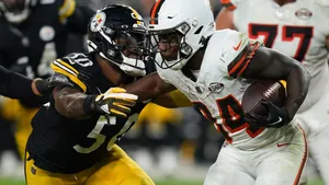 Football Action Jerome Ford Wallpaper